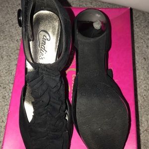 Size 7 1-2 black heels